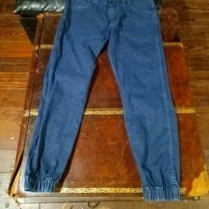 Levi Strauss & Co. 513